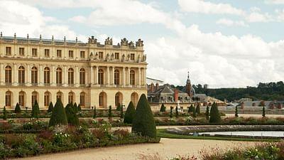 Stadt Land Kunst: Jean-Baptiste Lullys Versailles / Albanien / Lissabon