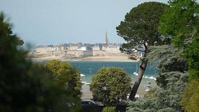 Stadt Land Kunst: Rodrigo Cuevas' Asturien / Südafrika / Dinard