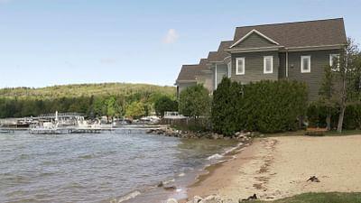 Stadt Land Kunst: Michigan / Département Mayenne / Madagaskar