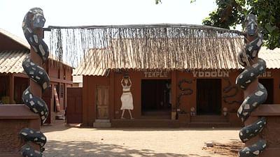 Stadt Land Kunst: Romuald Hazoumés Benin / Tasmanien / Slowenien