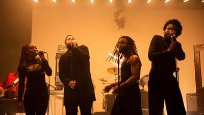 Young Fathers: Echoes mit Jehnny Beth