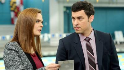 Bones - Die Knochenjägerin: Staffel 9 Folge 23 Das Drama in der Queen
