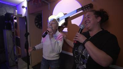 Mein Gemeindebau: Staffel 10 Folge 2 Rote Lippen in der Karaokebar