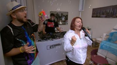 Mütter in lustiger Fernsehshow: Vier Mamas, vier Leben – null Filter