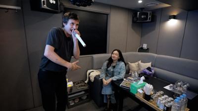 Tinderreisen: Staffel 8 Folge 12 Karaoke mit extra Sauce