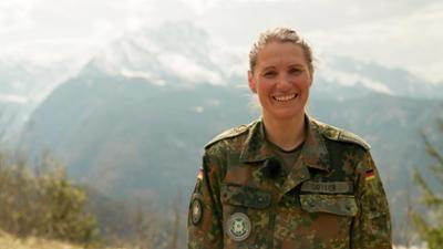 Bergauf-Bergab: Alles hört auf ihr Kommando (S05/E01) Bergauf-Bergab: Alles hört auf ihr Kommando (S05/E01)