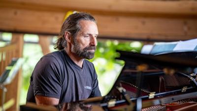 Bergauf-Bergab: Hohe Kunst · Ein Huberbua und die Musik