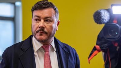 BR24: Prozess um Signa-Skandal: Was droht René Benko jetzt? BR24: Prozess um Signa-Skandal: Was droht René Benko jetzt?