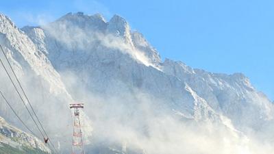 BR24: Live: Felssturz an der Zugspitze - Was kann die Politik tun?