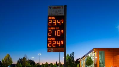 BR24: Tanken wird unbezahlbar: Werden die Autofahrer nun entlastet?