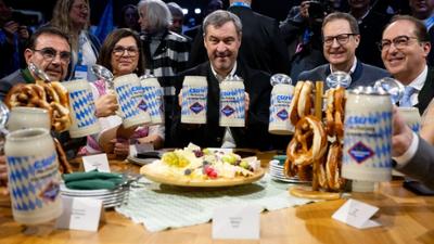 BR24: Politischer Aschermittwoch: Schlagabtausch in Niederbayern