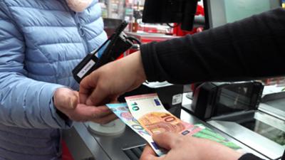 BR24: Kartenzahlung, Paypal und Co.: Brauchen wir noch Bargeld?