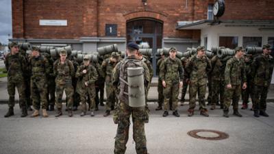 BR Story: Zwischen Schulbank und Schießstand · Wie Europas Armeen um Nachwuchs werben