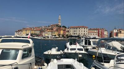 BR Story: Ferienparadies Kroatien · Die Schattenseiten des Booms BR Story: Ferienparadies Kroatien · Die Schattenseiten des Booms