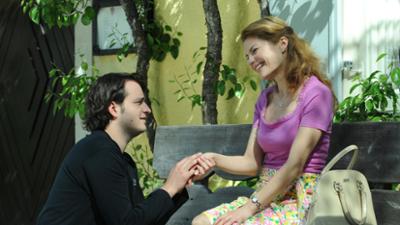 Dahoam is Dahoam: Floris Traumfrau · 28.06.12 Folge 947 Dahoam is Dahoam: Floris Traumfrau · 28.06.12 Folge 947