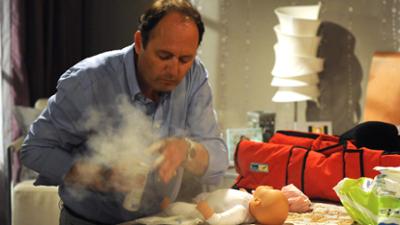 Dahoam is Dahoam: Von Windeln verweht  · 09.10.13 Folge 1200