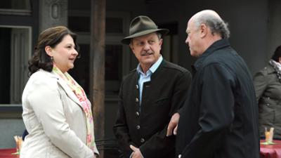 Dahoam is Dahoam: Herrin zweier Diener · 30.05.12 Folge 931 Dahoam is Dahoam: Herrin zweier Diener · 30.05.12 Folge 931