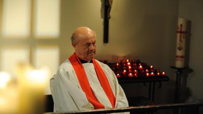 Dahoam is Dahoam: Der zweigeteilte Pfarrer · 15.10.14 Folge 1399