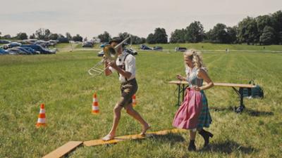 Das Duell ums Zelt - Dein Fest, deine Musi: Folge 1: Desperate Brasswives vs. D'Hundskrippln (S01/E01)