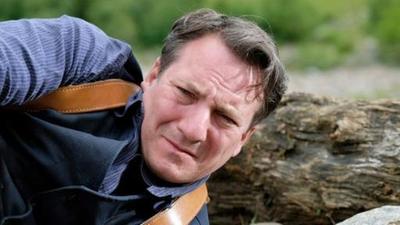 Der Metzger und der Tote im Haifischbecken