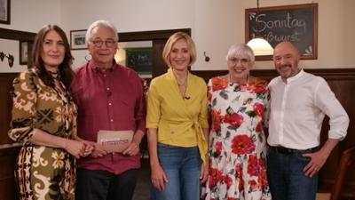 Der Sonntags-Stammtisch: Mit Petra Gerster und Claudia Roth