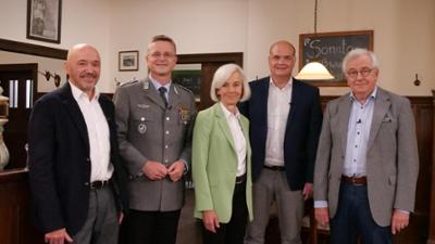 Der Sonntags-Stammtisch: Bayerisch - Bissig - Bunt Der Sonntags-Stammtisch: Bayerisch - Bissig - Bunt