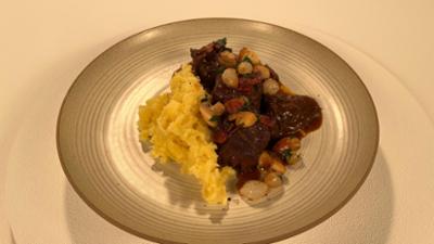 Einfach. Gut. Bachmeier: Boeuf Bourguignon mit Kartoffelstampf, Räucherfischsülze mit Meerrettichmousse und Marillen-Palatsch