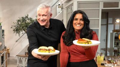 Einfach & köstlich: Kreolischer Fisch-Burger & fränkische Currywurst: Alexander Herrmann kocht mit Victoria Fonseka
