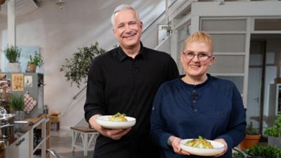 Einfach & köstlich: Avocado-Limetten-Pasta und „Saure Eier“: Alexander Herrmann kocht mit Lisa Angermann