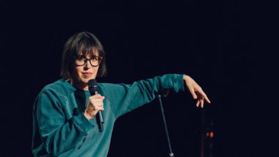 Eva Karl Faltermeier - Live auf der Bühne: Eva Karl Faltermeier · Höhepunkte aus "Taxi. Uhr läuft."