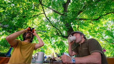 freizeit: Schmidt Max und das Biotop Biergarten