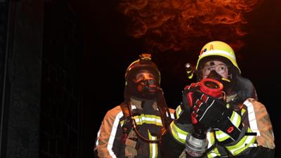 Hitzefest? Die Feuerwehrschule Würzburg: Freiwillig ins Feuer · Die Helden der Feuerwehrschule