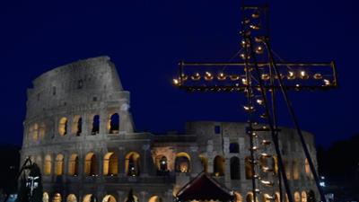 Karfreitag in Rom: Papst Leo XIV. betet den Kreuzweg