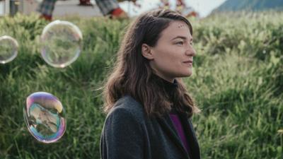 kinokino: Trauerarbeit, Elon Musk und Beziehungen unter Millenials