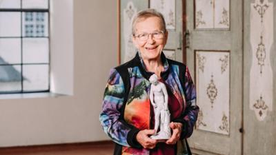 Kunst + Krempel: Badende Venus · Porzellanfigur und mehr