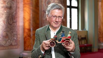 Kunst + Krempel: Historischer Tourenwagen · Spielzeug und mehr