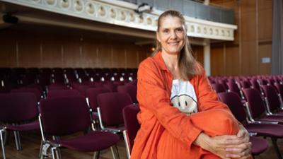 Lebenslinien: Corinna Binzer · Vom Büro auf die Bühne