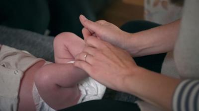 mehr/wert: Geburtshilfe: Warum Hebammen aufgeben