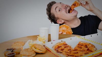 PULS Reportage: Selbstversuch: 14 Tage Junkfood
