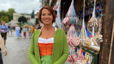 Schwaben + Altbayern: Erstes Mal Wiesn-Bedienung, Wiesn-Kult "Toboggan" und mehr Schwaben + Altbayern: Erstes Mal Wiesn-Bedienung, Wiesn-Kult "Toboggan" und mehr