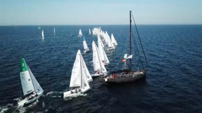 Sehen statt Hören: Erste inklusive Regatta auf der Kieler Woche