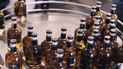 Sehen statt Hören: Die verrückten Gin-Macher