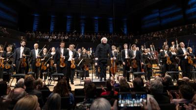 Simon Rattle dirigiert: aus der Elbphilharmonie