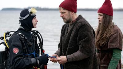 Tinkas Weihnachtsabenteuer: Tag 18 · In tiefen Gewässern (S01/E18)