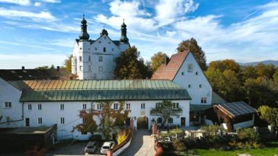 Unter uns: Auf Granit erbaut · Das Dreiburgenland im Bayerischen Wald Unter uns: Auf Granit erbaut · Das Dreiburgenland im Bayerischen Wald