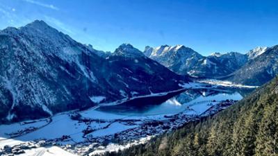 Unter unserem Himmel: Eiseskälte · Wintergeschichten rund um den Achensee Unter unserem Himmel: Eiseskälte · Wintergeschichten rund um den Achensee
