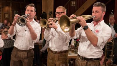 Wirtshausmusikanten beim Hirzinger: Mit Quattro Poly, Fäßler Kölbener, Tanzgeiger, KlangZeit u. a.