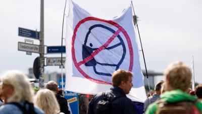 alpha-demokratie: Kampf gegen Verschwörungsmythen