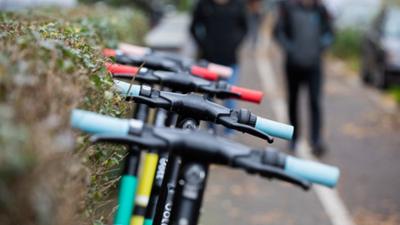 alpha-thema: E-Tretroller