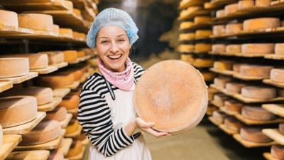 Checkerin Marina: Der Käse-Check Checkerin Marina: Der Käse-Check